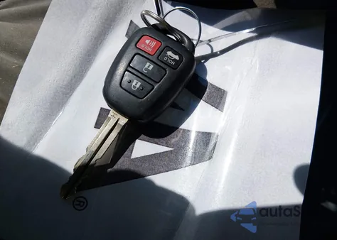 2014 Toyota Corolla Le z USA, uszkodzony, nr VIN 5YFBURHE9EP138277